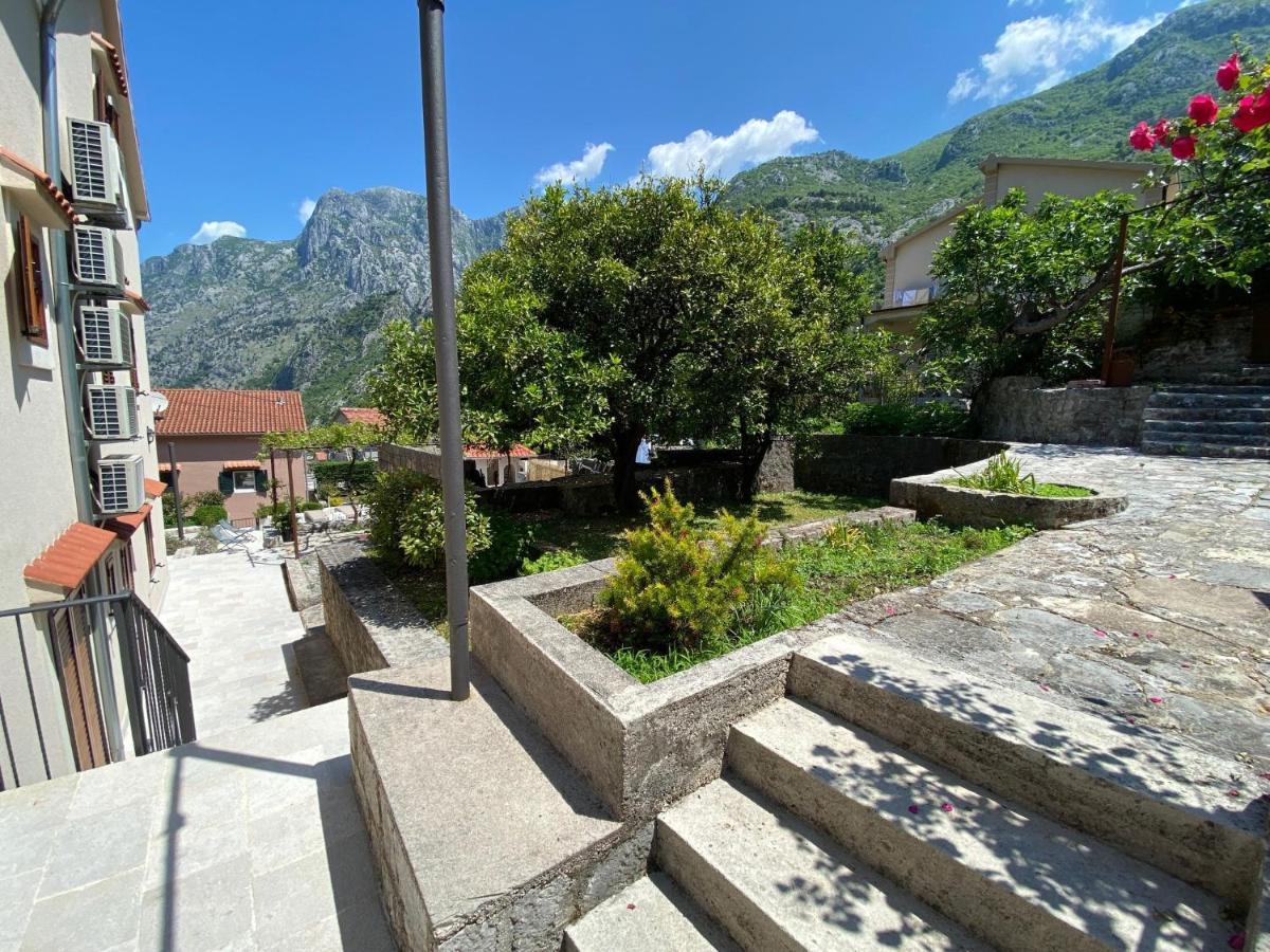 Apartments Mezini 11 Kotor Buitenkant foto